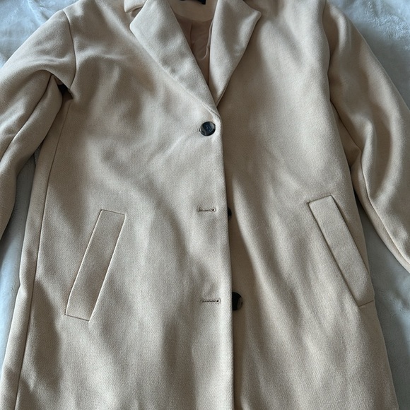 NWOT MEDIUM CREAM LONG DOUBLE LINED WOOL JACKET WITH BUTTONS AND POCKETS - Picture 2 of 4